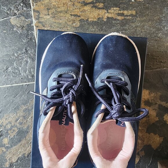 NAUTICA GIRL'S RUNNERS SIZE 11 - Picture 7 of 10